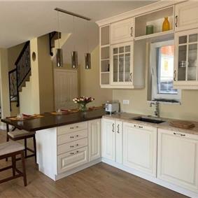 2 bedroom villa with heated pool & tennis court near Zadar, sleeps 4